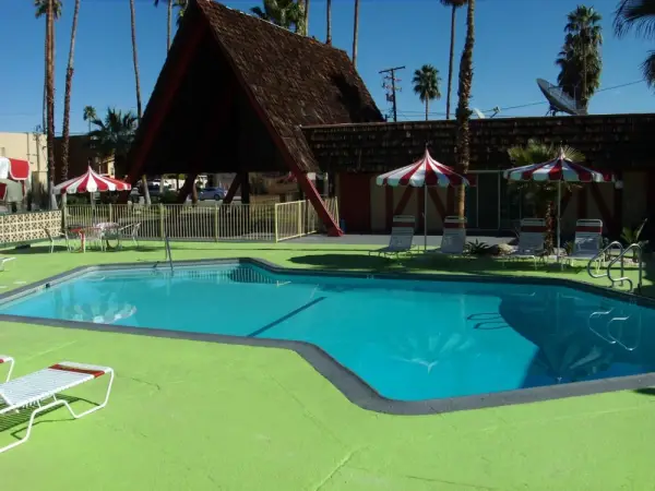 Desert Lodge 10